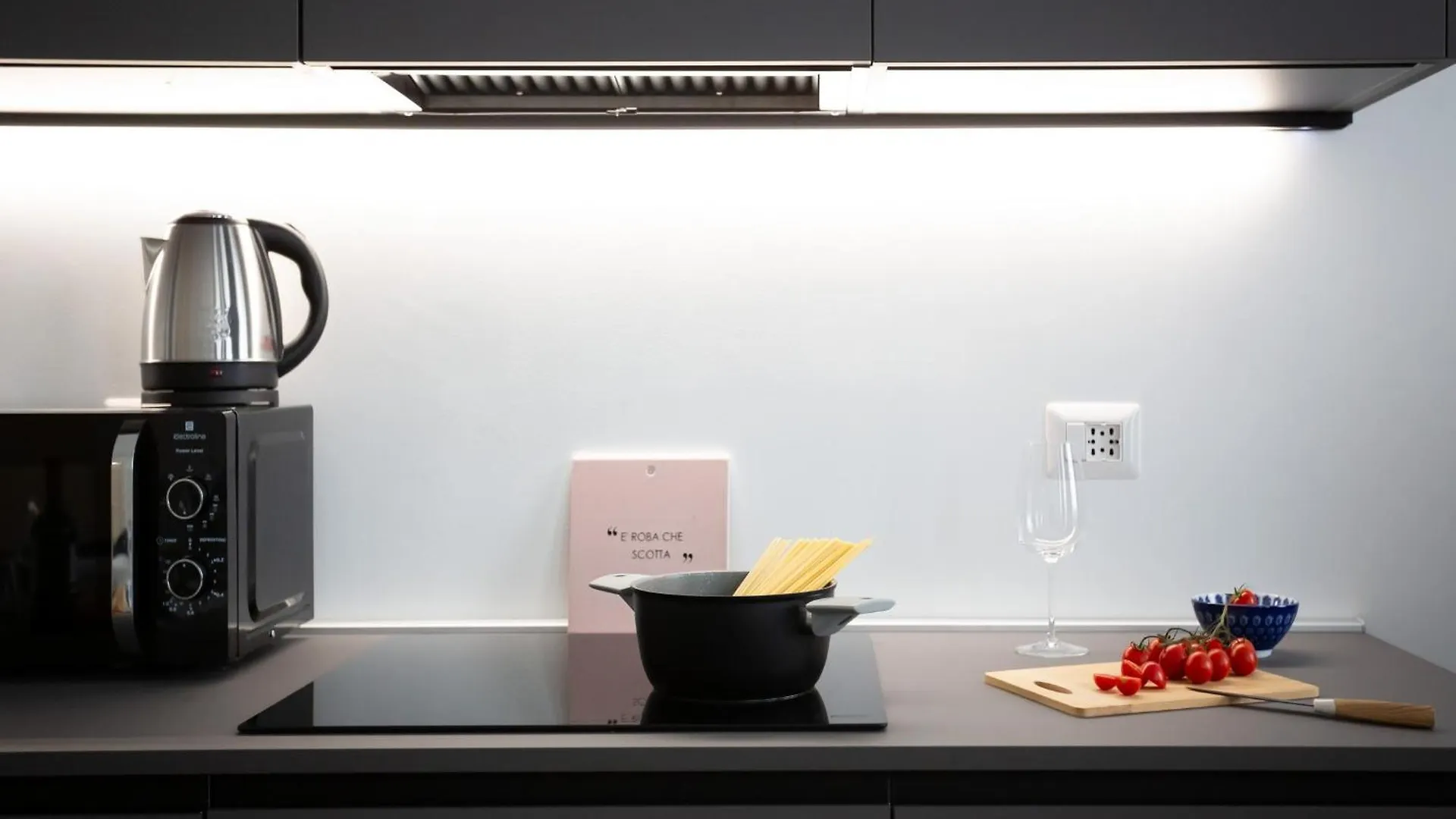 The Best Rent - Modern One Bedroom Apartment In San Babila ミラノ イタリア