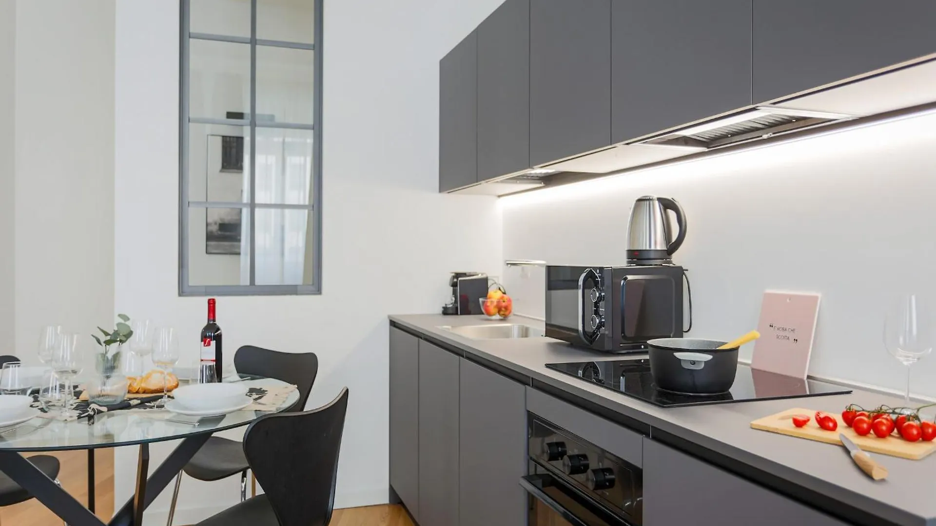 The Best Rent - Modern One Bedroom Apartment In San Babila ミラノ
