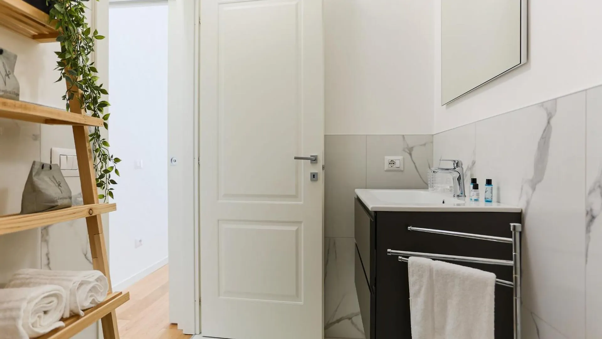 The Best Rent - Modern One Bedroom Apartment In San Babila ミラノ