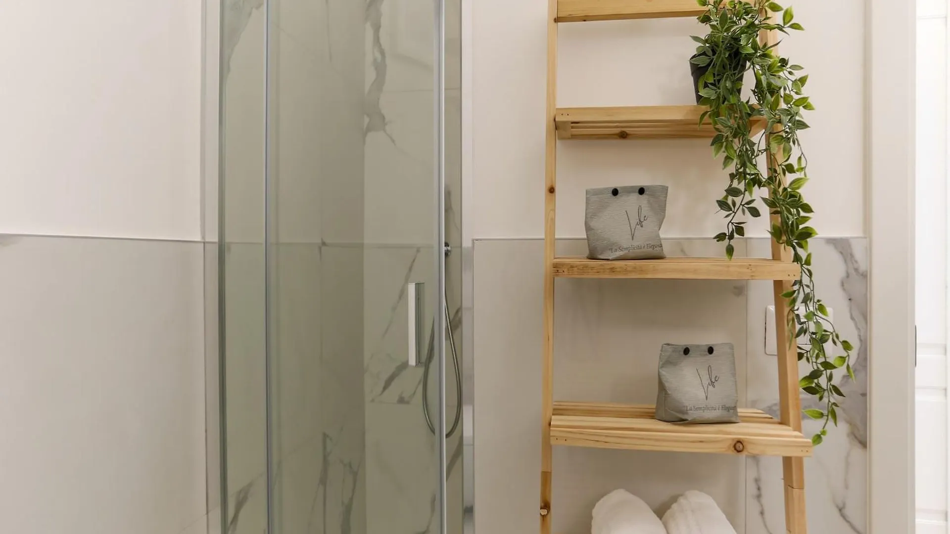 The Best Rent - Modern One Bedroom Apartment In San Babila Milan Italy