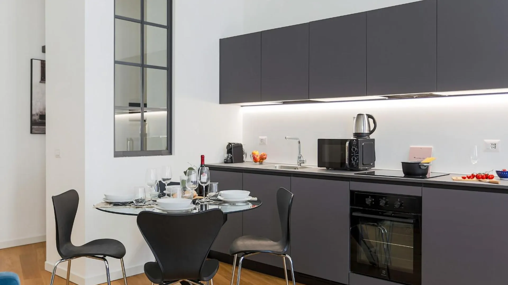 The Best Rent - Modern One Bedroom Apartment In San Babila Milan