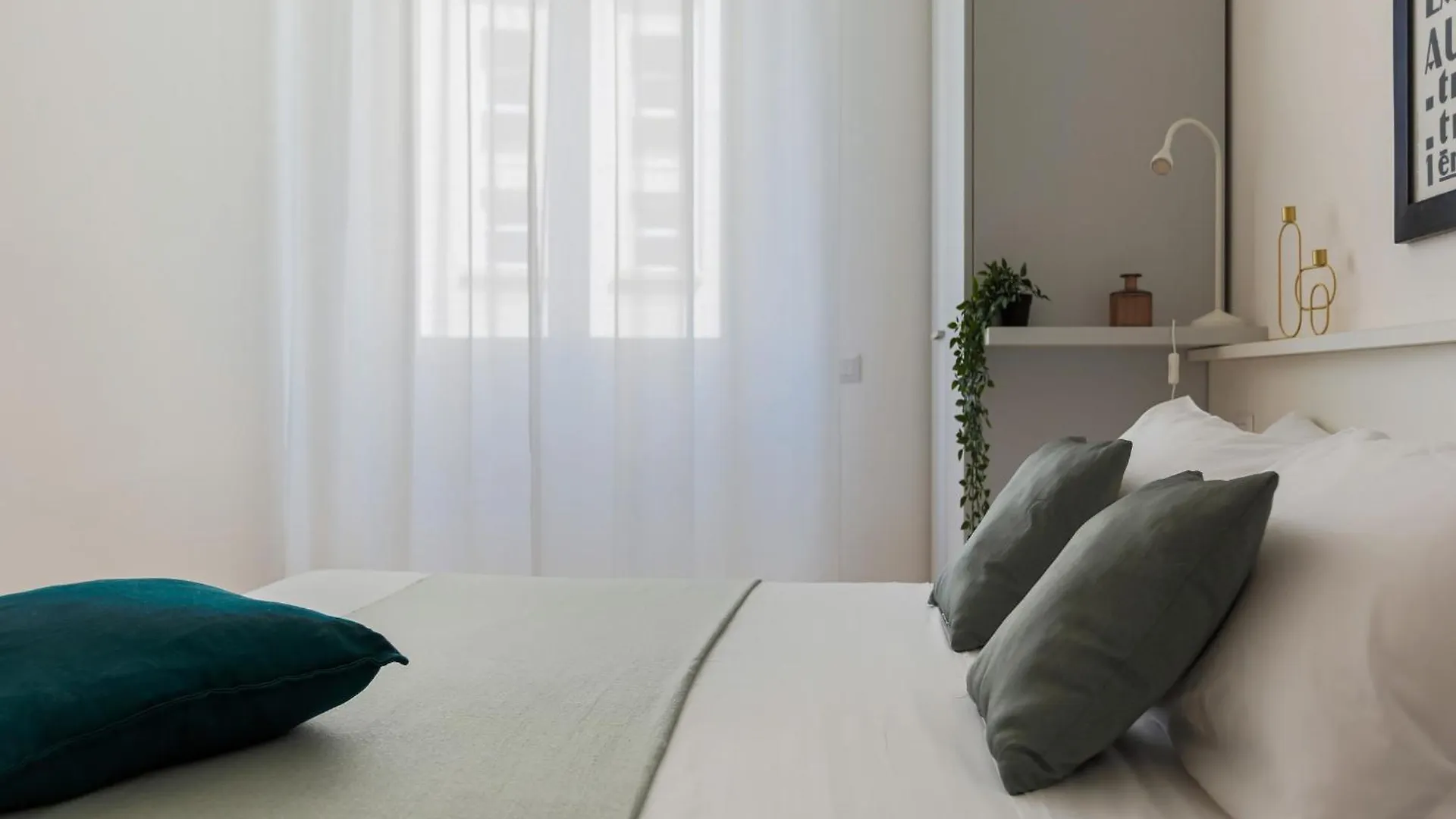 The Best Rent - Modern One Bedroom Apartment In San Babila Milan