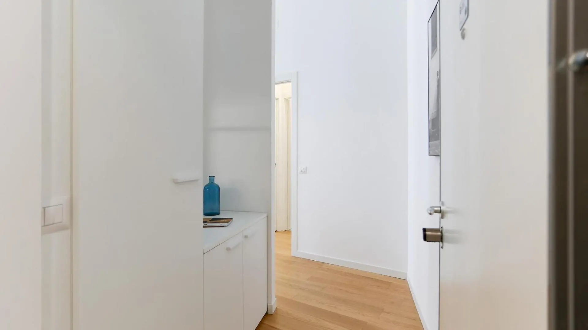 The Best Rent - Modern One Bedroom Apartment In San Babila Milan 0*,