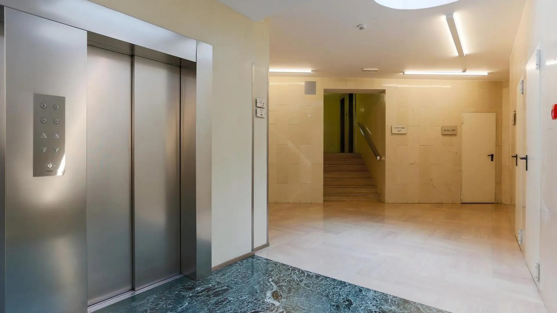 The Best Rent - Modern One Bedroom Apartment In San Babila Milan Italy