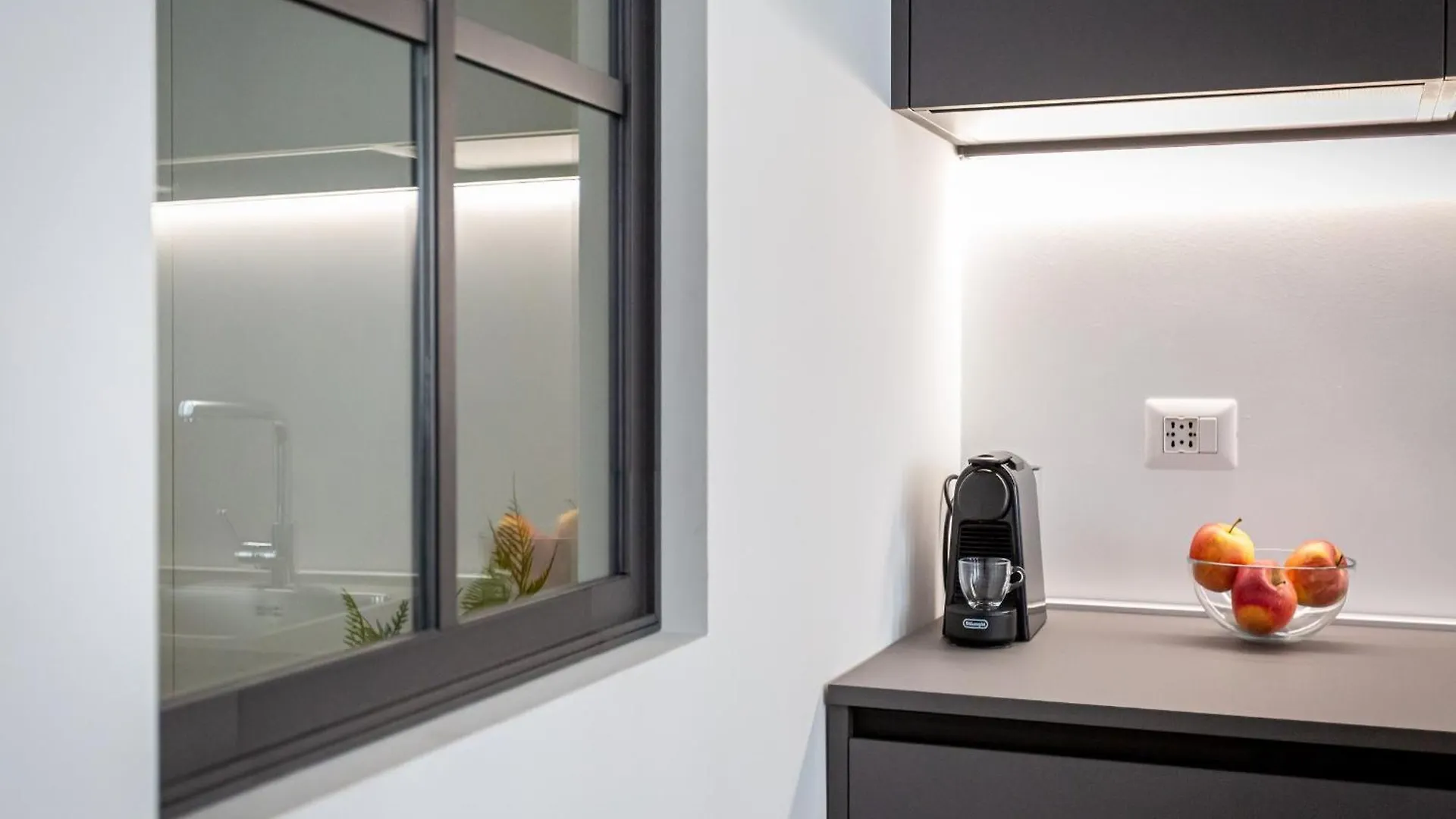 The Best Rent - Modern One Bedroom Apartment In San Babila Milan
