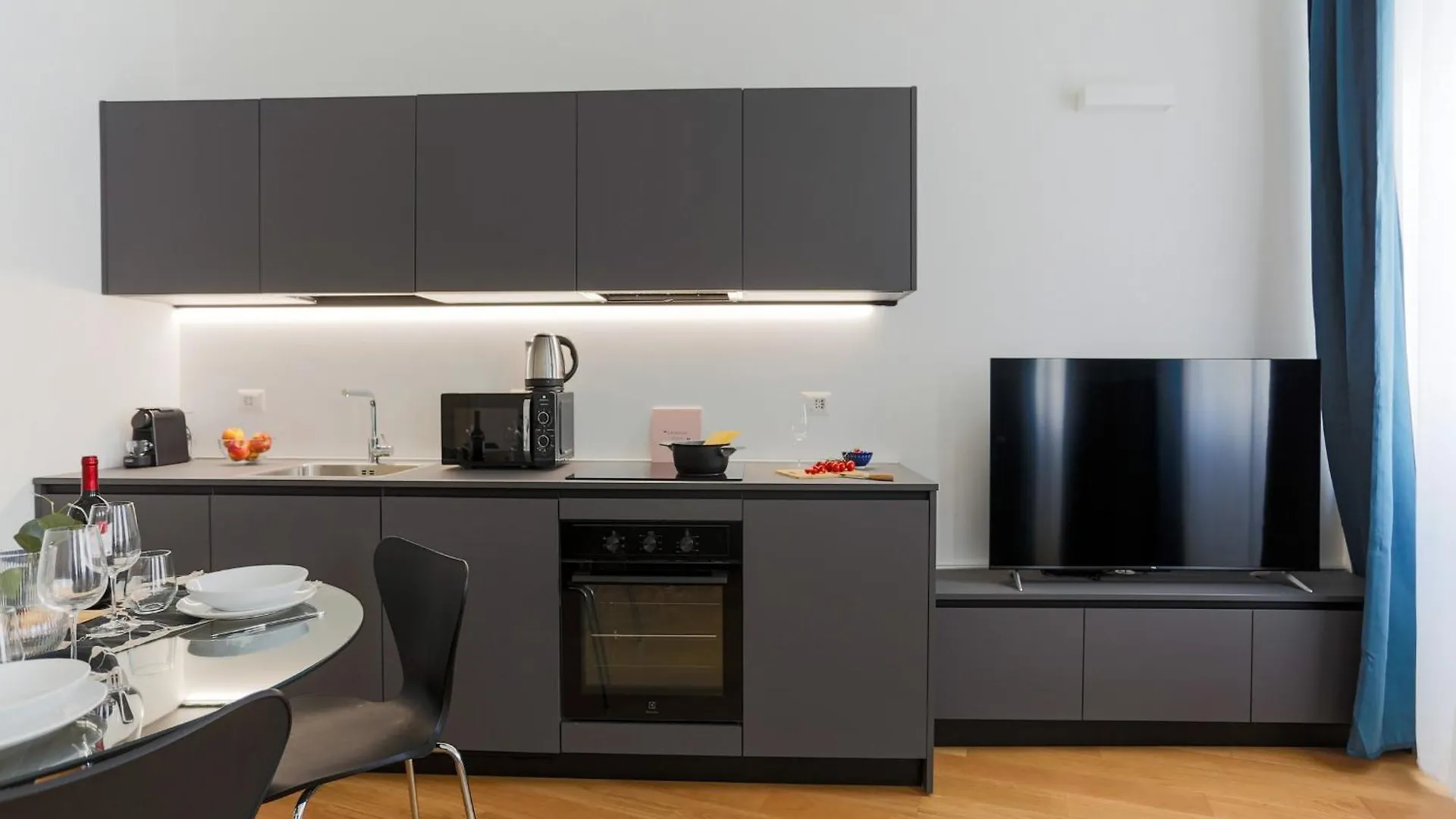 The Best Rent - Modern One Bedroom Apartment In San Babila Milan Italy