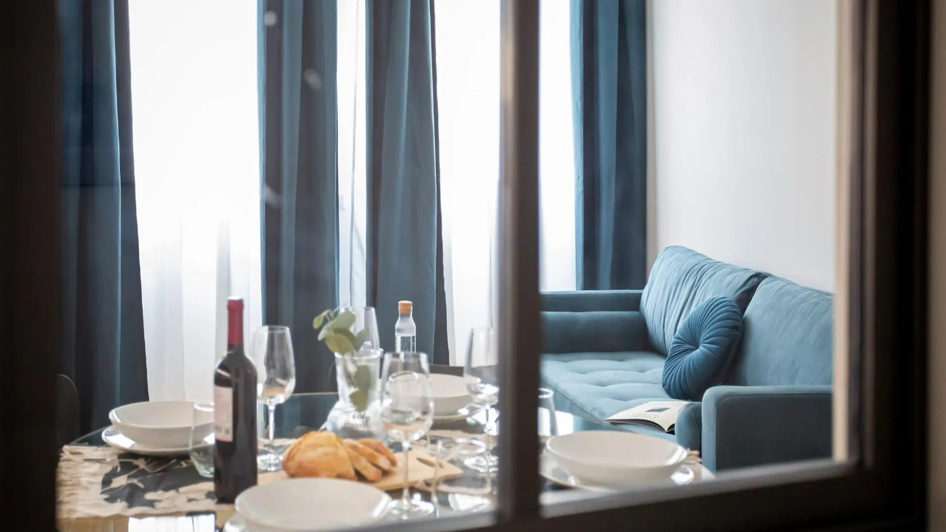 The Best Rent - Modern One Bedroom Apartment In San Babila Milan Italy
