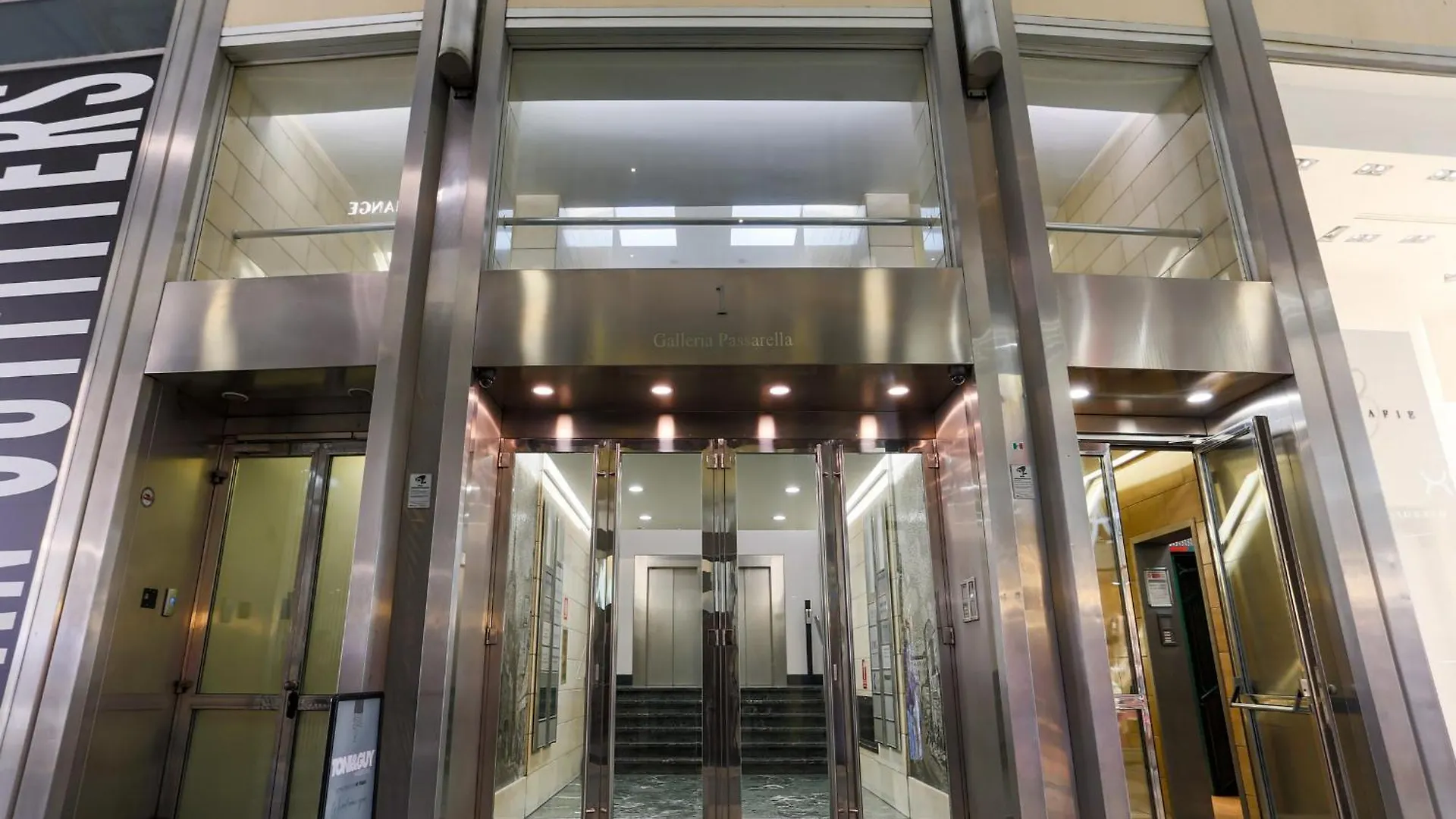 The Best Rent - Modern One Bedroom Apartment In San Babila Milan